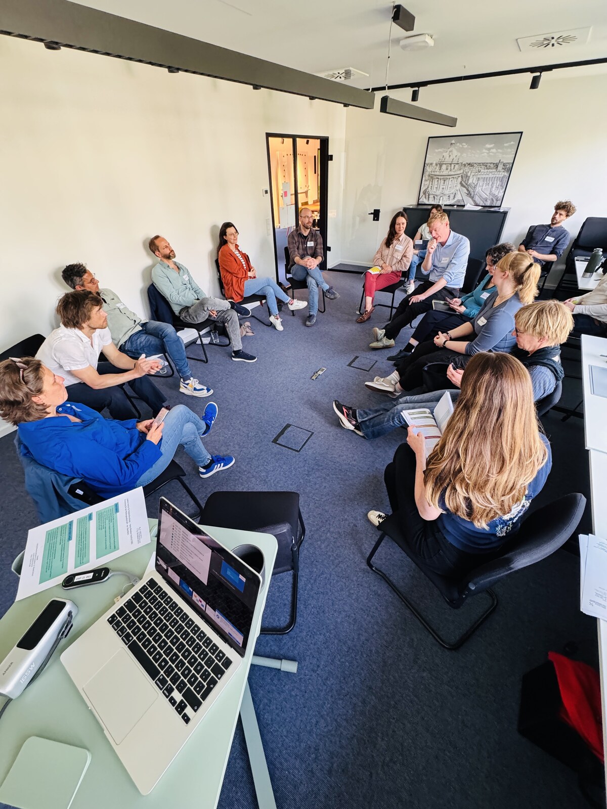 Roundtable in Hamburg, Journalistinnen und Journalisten im Stuhlkreis